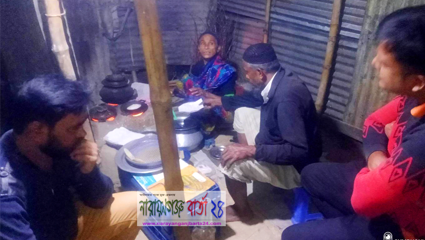 নারায়ণগঞ্জে শীতের পিঠা বিক্রির ধুম
